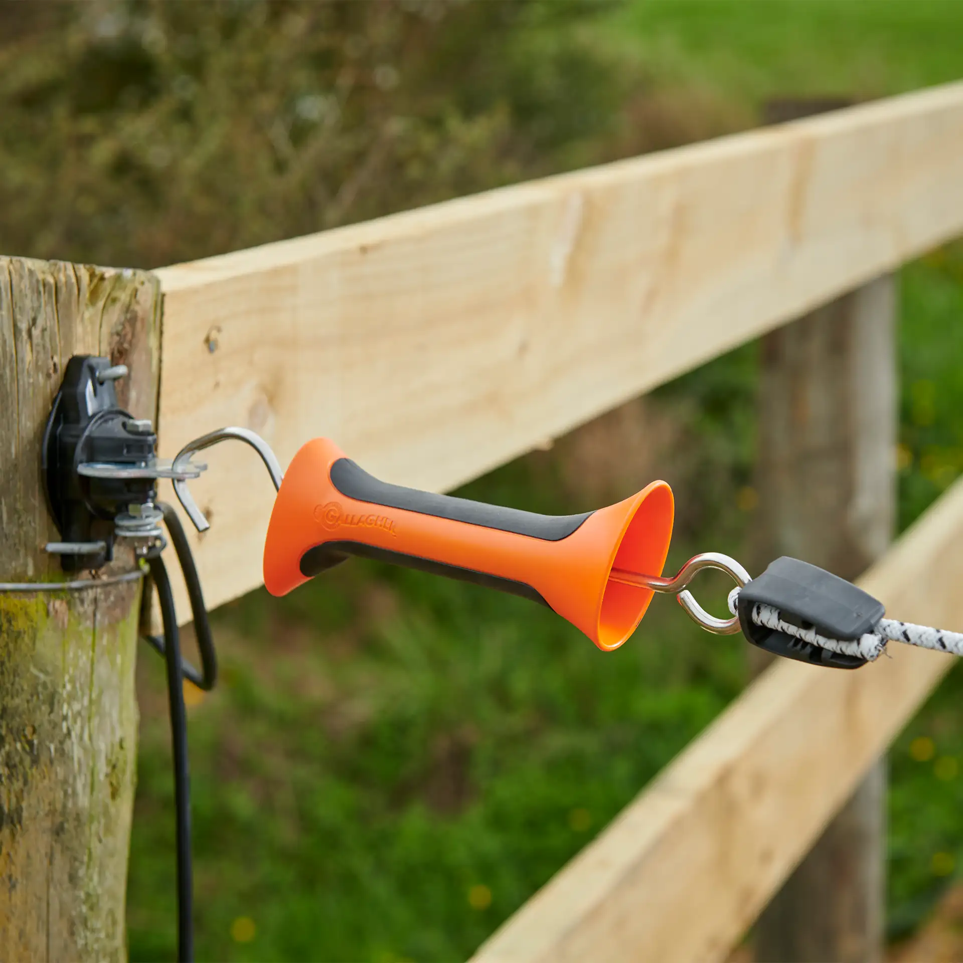 Stevige poortgreep met snoer/draad (1) (3)