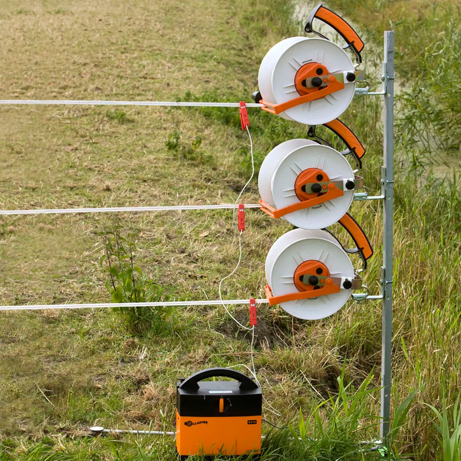 Kabelhaspel/aansluitpaal geschikt voor 3 haspels/3 isolatoren van 1,25 m. (2)