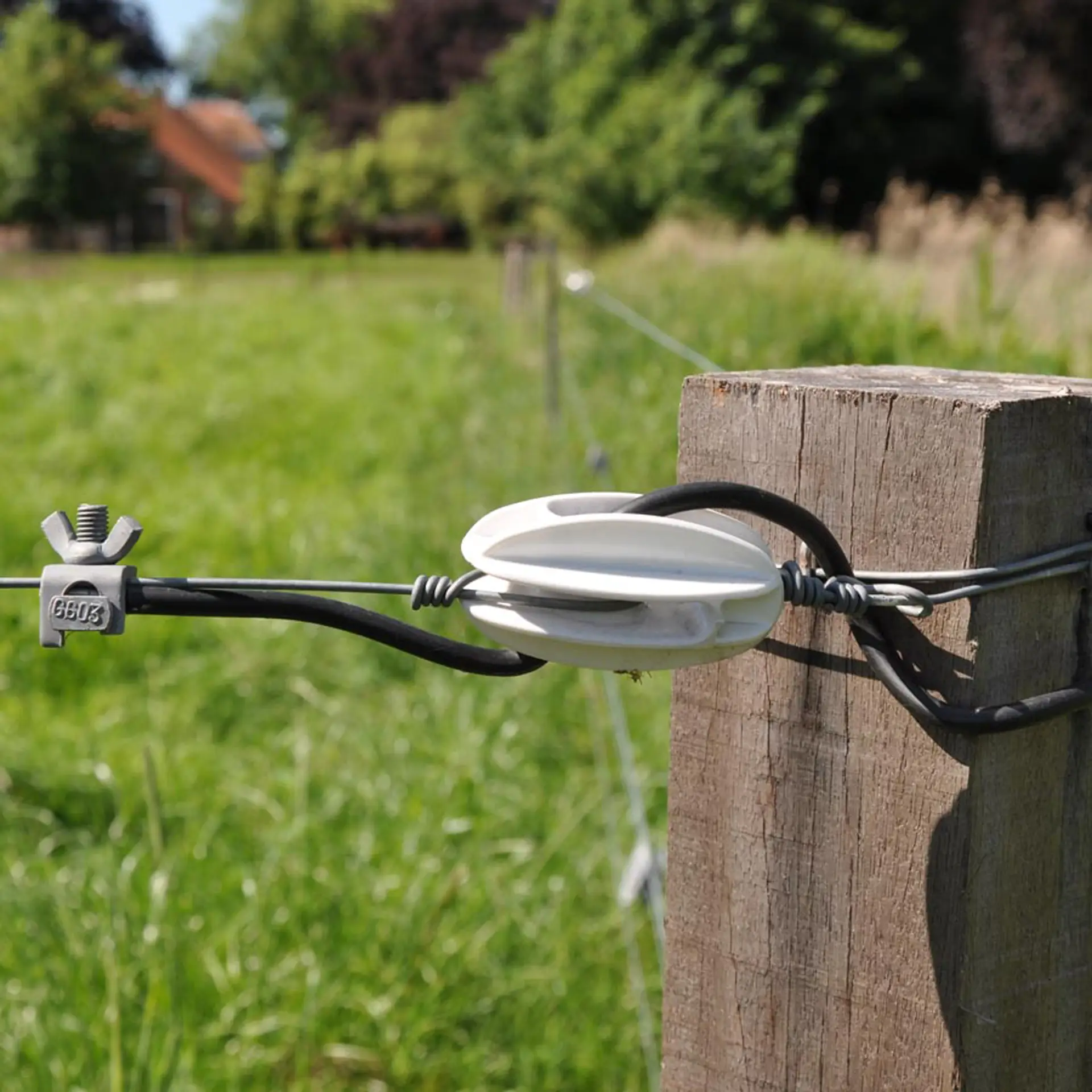 Versterkte trekisolator wit (100) (2)