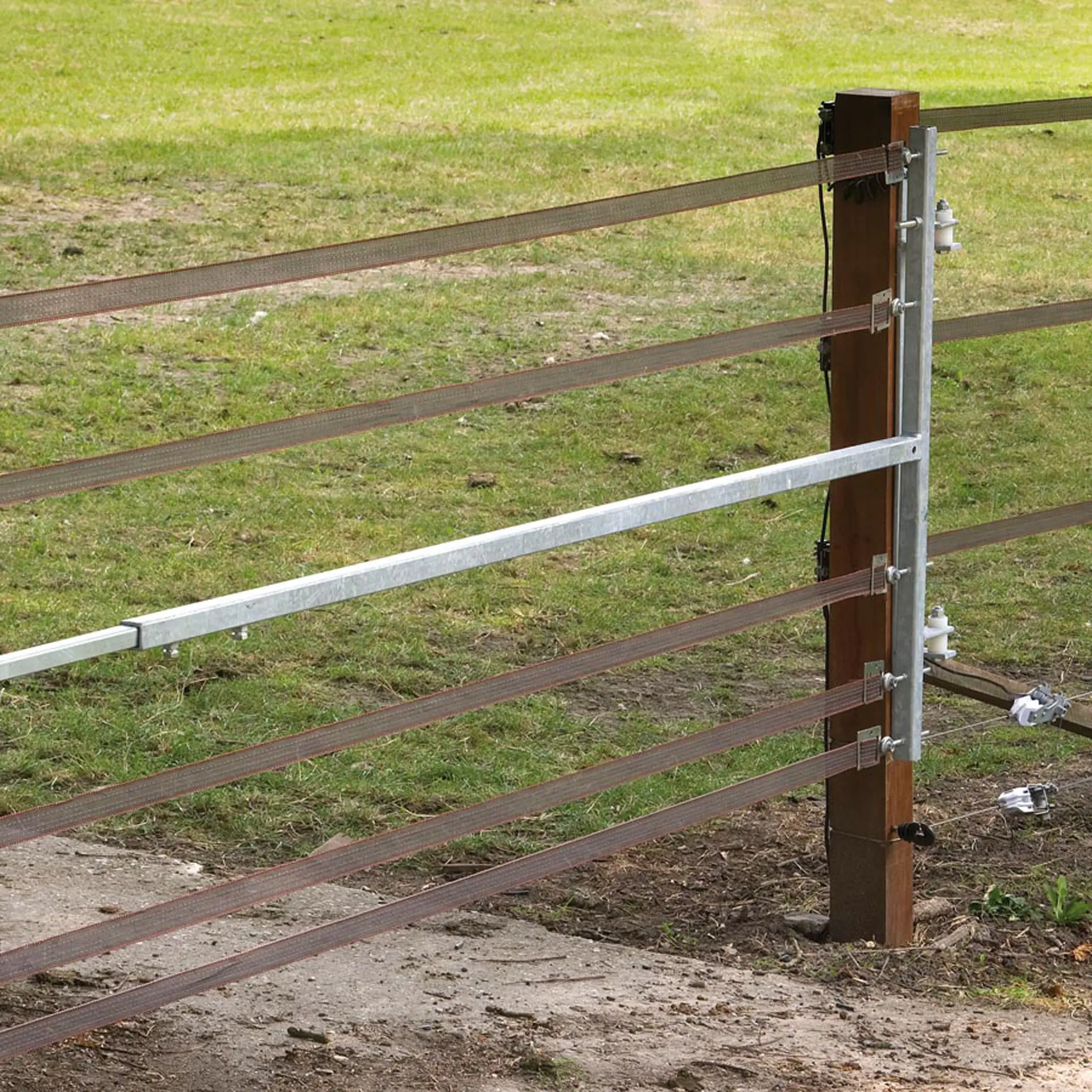 Gelektrificeerde stalen poort van 2,5 tot 4,5 meter. (2)